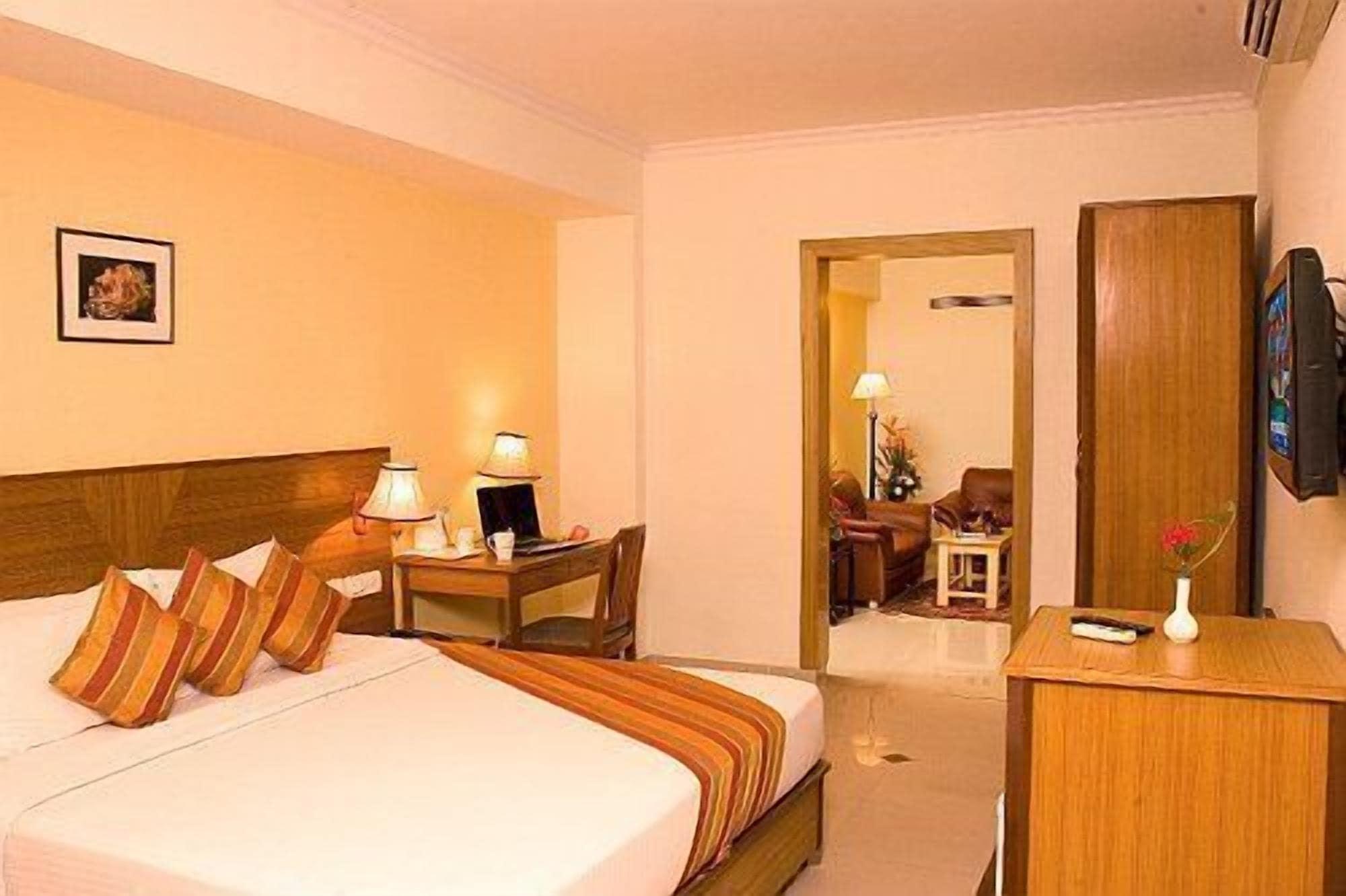 Ramanashree Brunton Hotel Bangalore Exterior foto